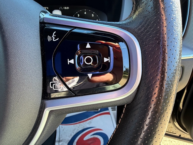 Volvo XC60 T5 R-Design Pro - U10004568