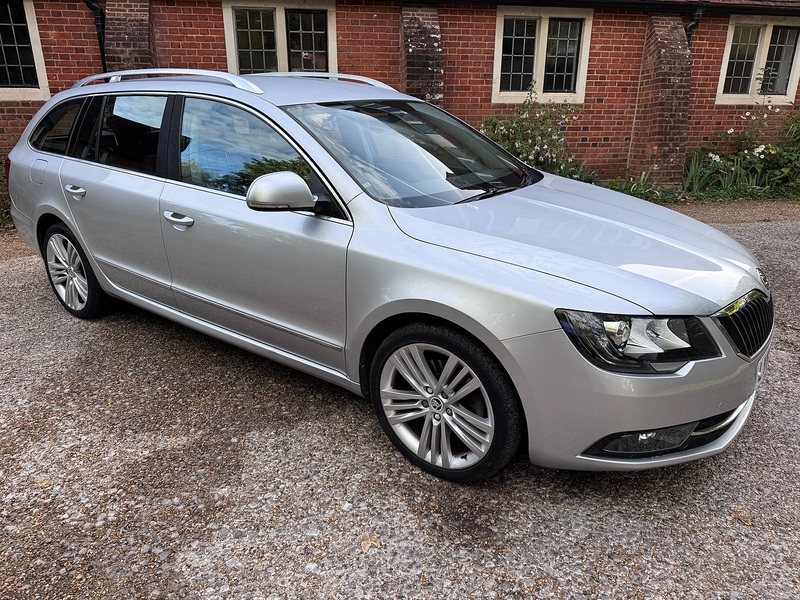 Skoda Superb 2.0 TDI Elegance Estate 5dr Diesel DSG Euro 5 (s/s) (170 ps) - U10004588