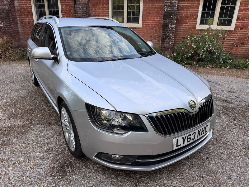 Skoda Superb 2.0 TDI Elegance Estate 5dr Diesel DSG Euro 5 (s/s) (170 ps) - U10004588