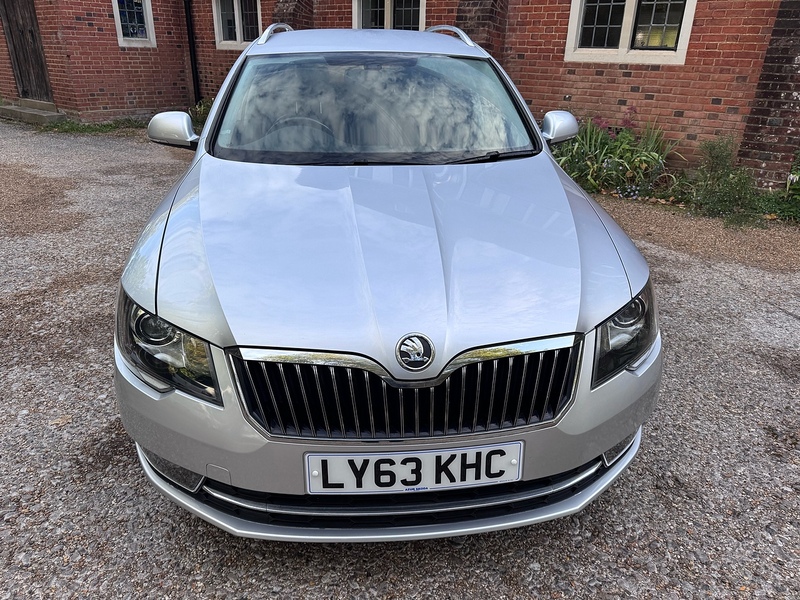 Skoda Superb 2.0 TDI Elegance Estate 5dr Diesel DSG Euro 5 (s/s) (170 ps) - U10004588
