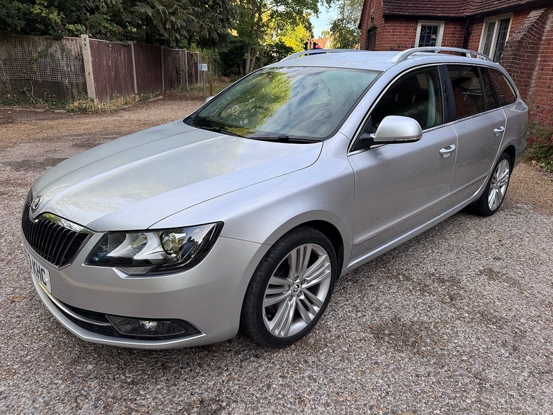 Skoda Superb 2.0 TDI Elegance Estate 5dr Diesel DSG Euro 5 (s/s) (170 ps) - U10004588