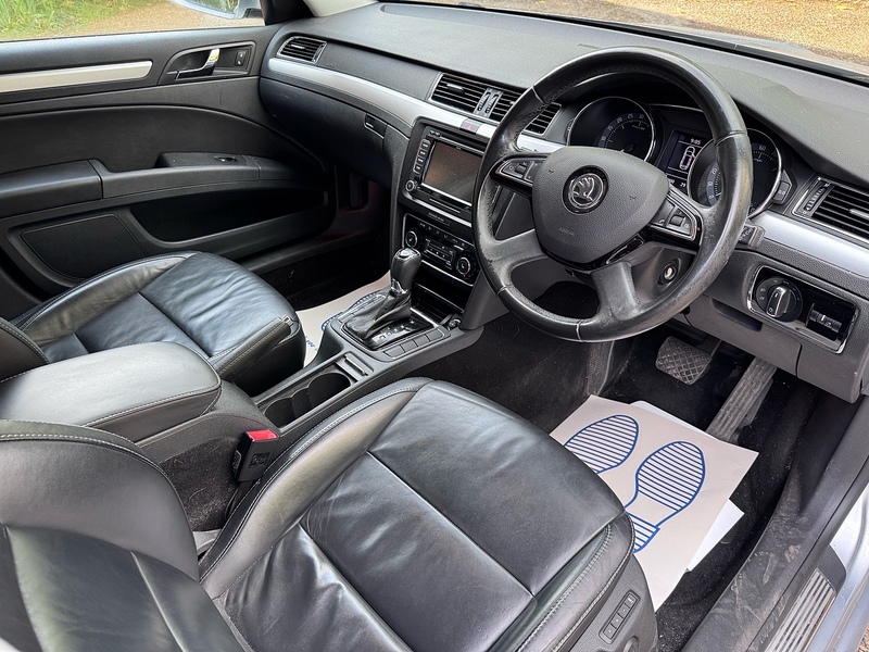 Skoda Superb 2.0 TDI Elegance Estate 5dr Diesel DSG Euro 5 (s/s) (170 ps) - U10004588