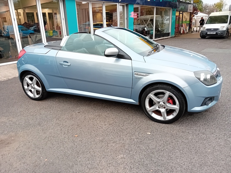 Vauxhall Tigra 1.8i Sport Convertible 2dr Petrol Manual (185 g/km, 123 bhp) - U1765