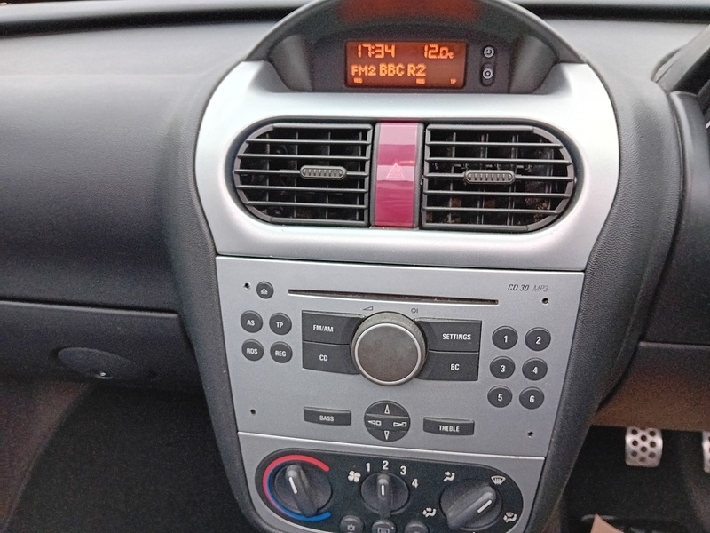 Vauxhall Tigra 1.8i Sport Convertible 2dr Petrol Manual (185 g/km, 123 bhp) - U1765