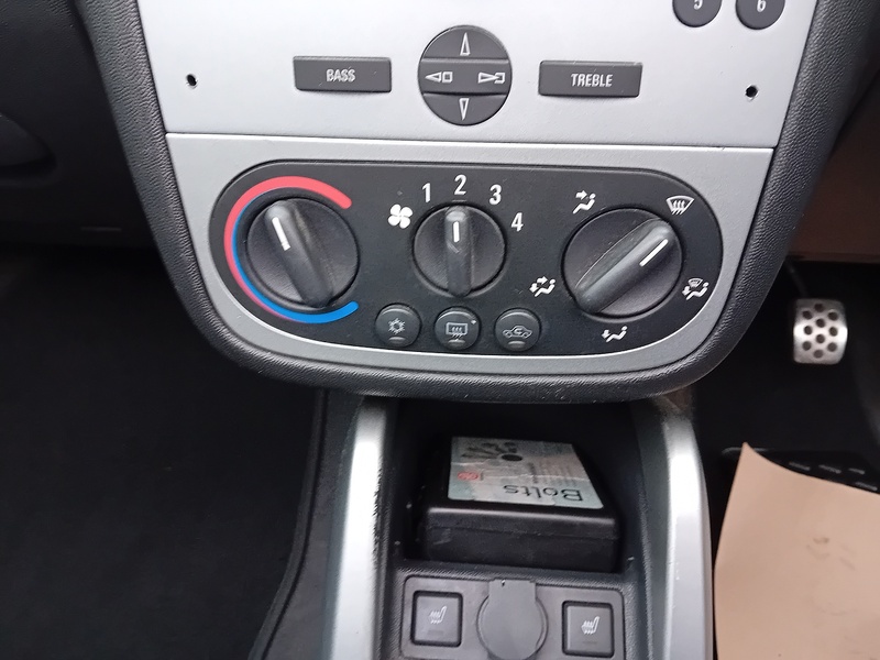 Vauxhall Tigra 1.8i Sport Convertible 2dr Petrol Manual (185 g/km, 123 bhp) - U1765