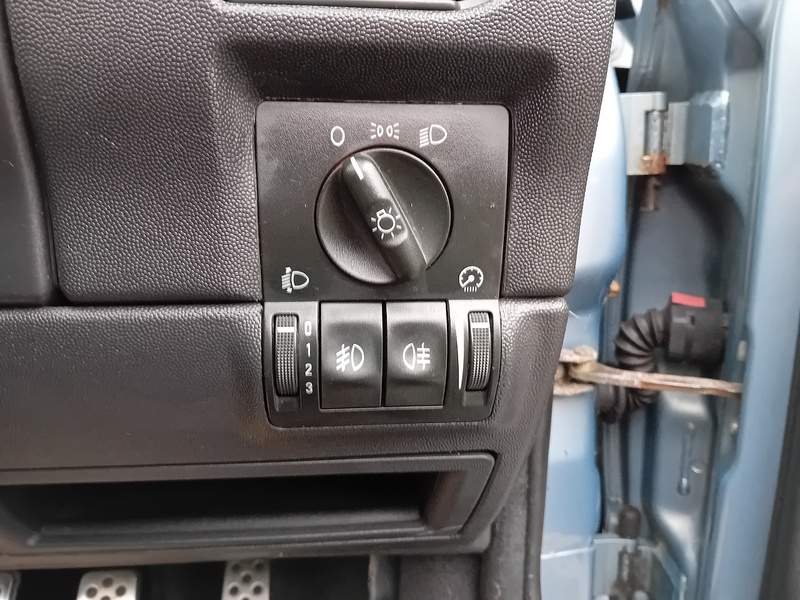 Vauxhall Tigra 1.8i Sport Convertible 2dr Petrol Manual (185 g/km, 123 bhp) - U1765