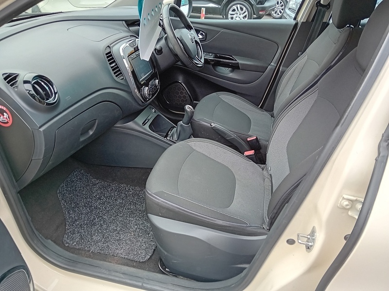 Renault Captur 1.5 dCi ENERGY Dynamique MediaNav SUV 5dr Diesel Manual Euro 5 (s/s) (90 ps) - U1766