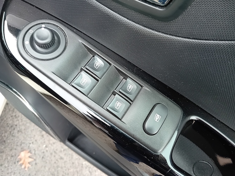 Renault Captur 1.5 dCi ENERGY Dynamique MediaNav SUV 5dr Diesel Manual Euro 5 (s/s) (90 ps) - U1766