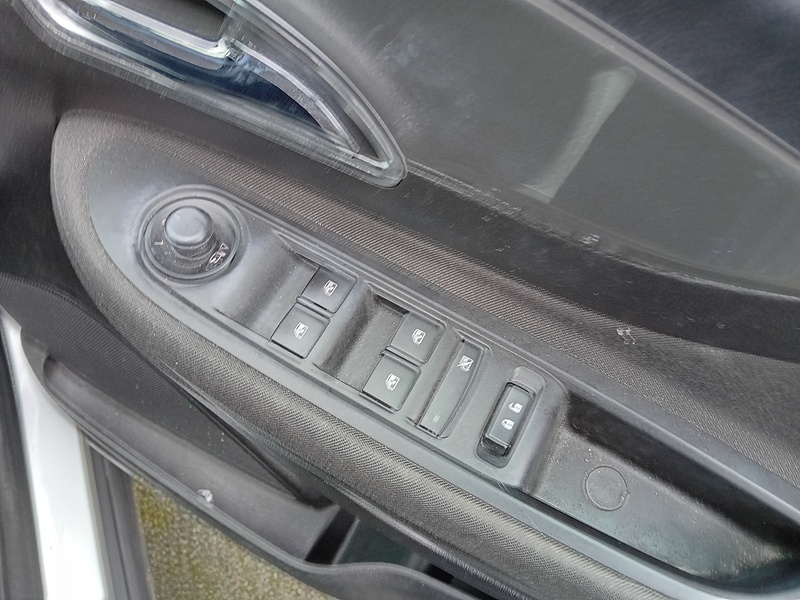 Vauxhall Mokka 1.6i Exclusiv SUV 5dr Petrol Manual 2WD Euro 6 (s/s) (115 ps) - U1780