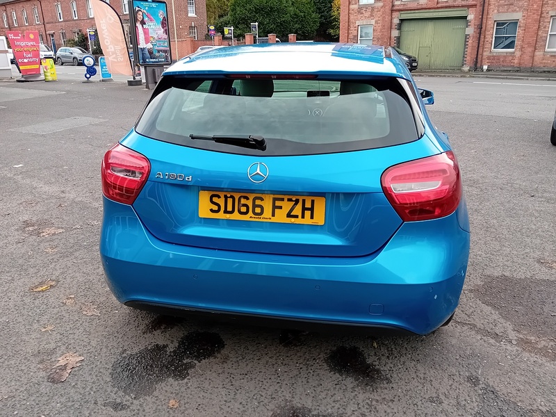 Mercedes-Benz A Class 1.5 A180d SE (Executive) Hatchback 5dr Diesel Manual Euro 6 (s/s) (109 ps) - U1784