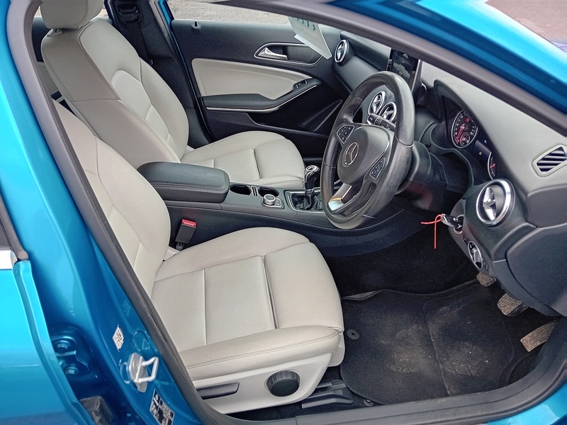 Mercedes-Benz A Class 1.5 A180d SE (Executive) Hatchback 5dr Diesel Manual Euro 6 (s/s) (109 ps) - U1784