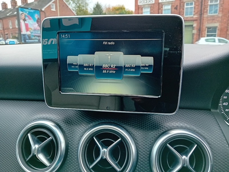 Mercedes-Benz A Class 1.5 A180d SE (Executive) Hatchback 5dr Diesel Manual Euro 6 (s/s) (109 ps) - U1784