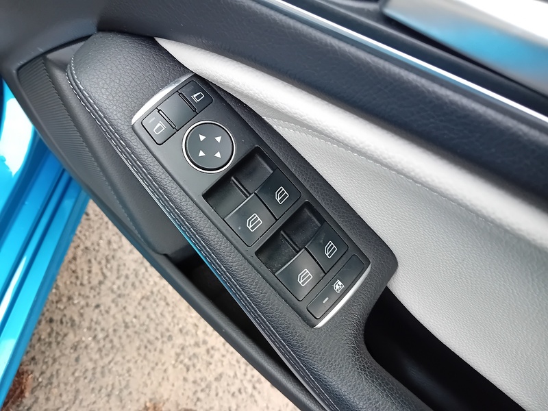 Mercedes-Benz A Class 1.5 A180d SE (Executive) Hatchback 5dr Diesel Manual Euro 6 (s/s) (109 ps) - U1784