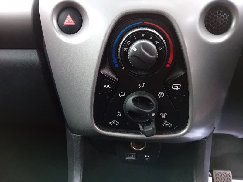 Citroen C1 VTi Feel Hatchback 1.0 Manual Petrol - U1786