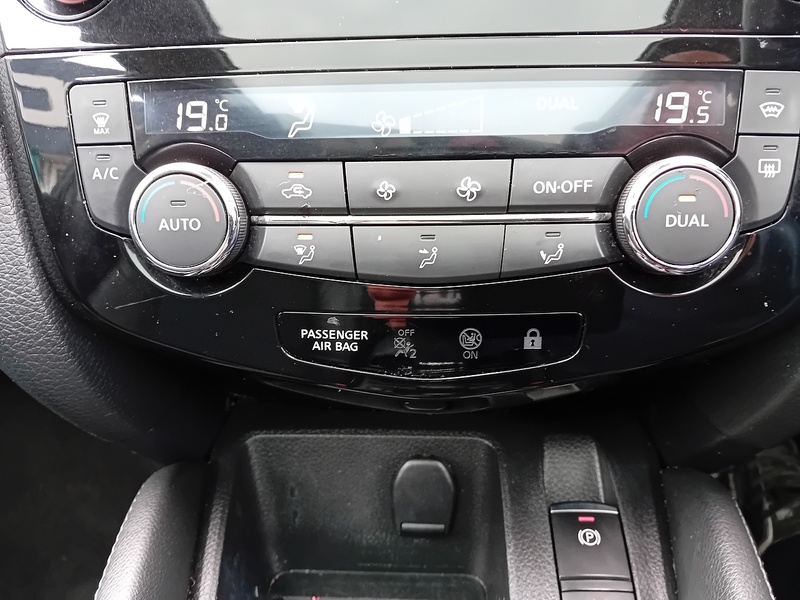 Nissan Qashqai 1.2 DIG-T Tekna SUV 5dr Petrol Manual Euro 6 (s/s) SUV 1.2 Manual Petrol - U1789