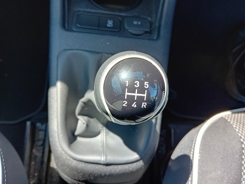 SEAT Mii 1.0 12v GPF Design Mii Hatchback 5dr Petrol Manual Hatchback 1.0 Manual Petrol - U1797