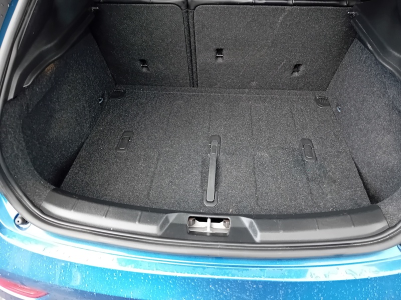 Volvo V40 2.0 T2 R-Design Edition Hatchback 5dr Petrol Manual Euro 6 (s/s) (122 ps) - U1803