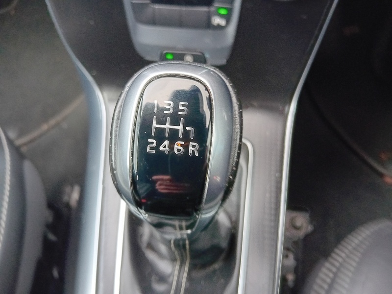 Volvo V40 2.0 T2 R-Design Edition Hatchback 5dr Petrol Manual Euro 6 (s/s) (122 ps) - U1803