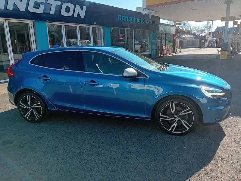 Volvo V40 2.0 T2 R-Design Edition Hatchback 5dr Petrol Manual Euro 6 (s/s) (122 ps) - U1803