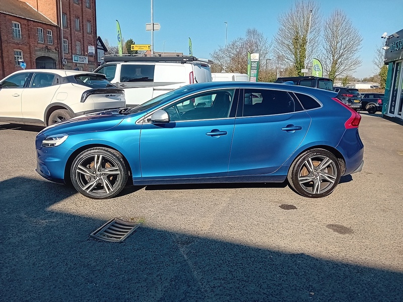 Volvo V40 2.0 T2 R-Design Edition Hatchback 5dr Petrol Manual Euro 6 (s/s) (122 ps) - U1803