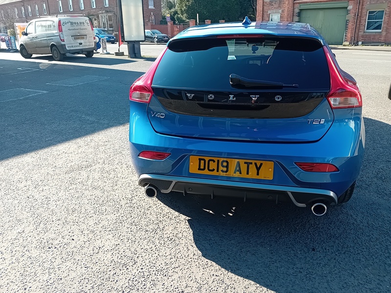 Volvo V40 2.0 T2 R-Design Edition Hatchback 5dr Petrol Manual Euro 6 (s/s) (122 ps) - U1803