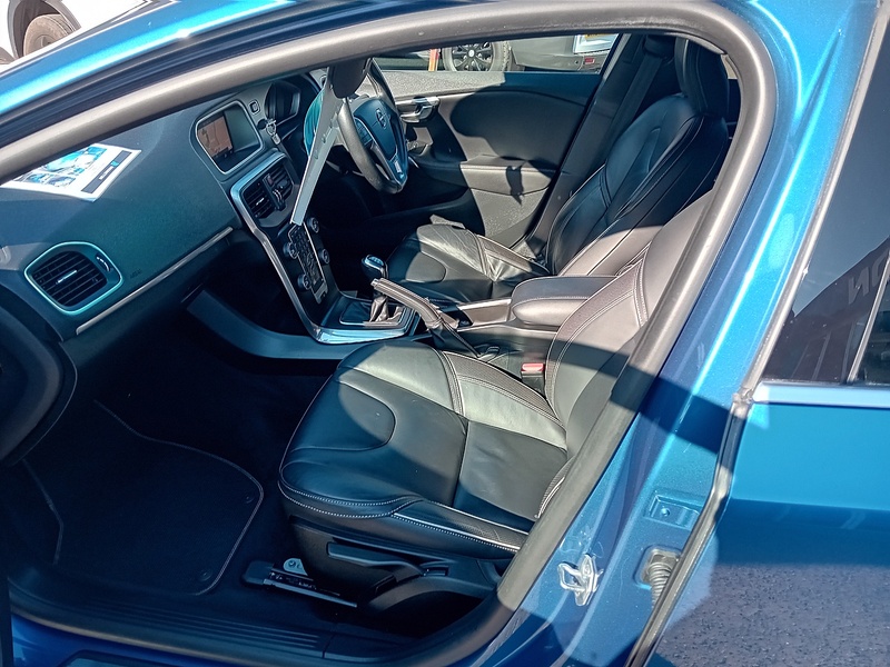 Volvo V40 2.0 T2 R-Design Edition Hatchback 5dr Petrol Manual Euro 6 (s/s) (122 ps) - U1803