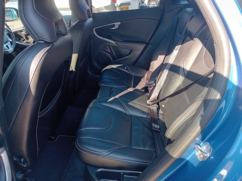 Volvo V40 2.0 T2 R-Design Edition Hatchback 5dr Petrol Manual Euro 6 (s/s) (122 ps) - U1803