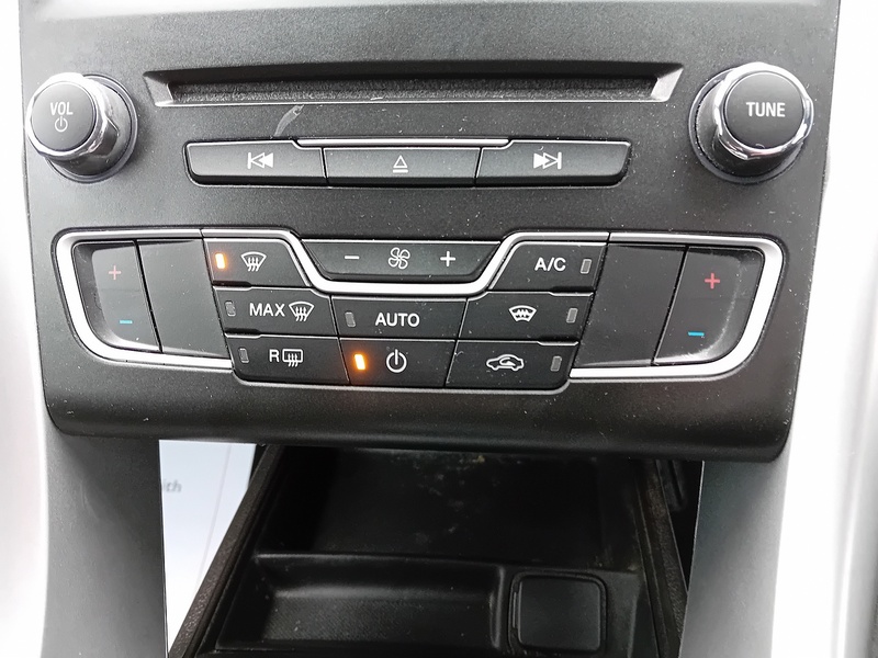 Ford Mondeo 1.5 TDCi ECOnetic Zetec Hatchback 5dr Diesel Manual Euro 6 (s/s) (120 ps) - U1808