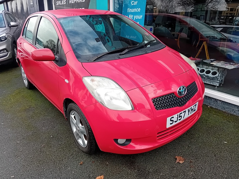 Toyota Yaris VVT-i T Spirit Hatchback 1.3 Manual Petrol - U1813