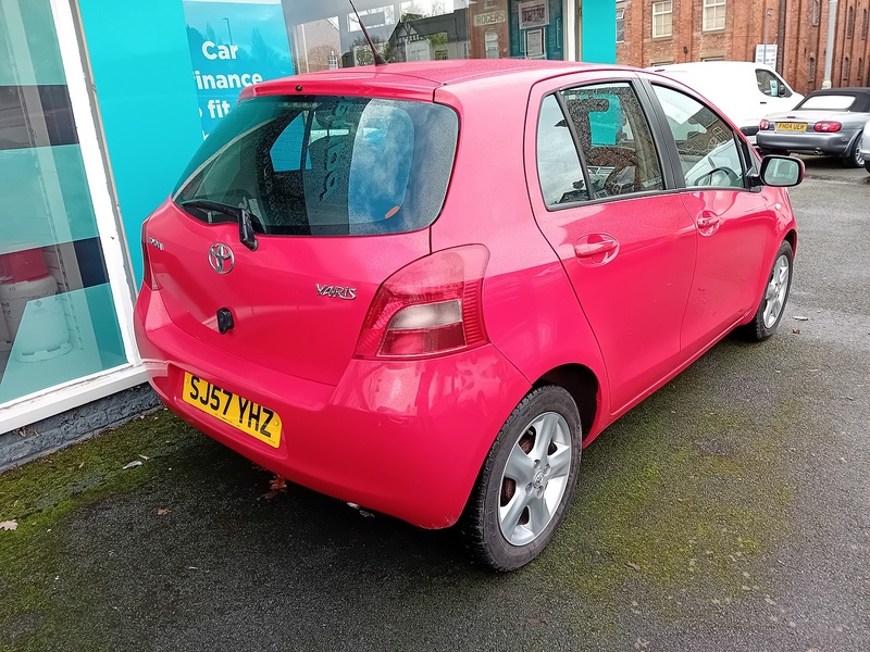 Toyota Yaris VVT-i T Spirit Hatchback 1.3 Manual Petrol - U1813