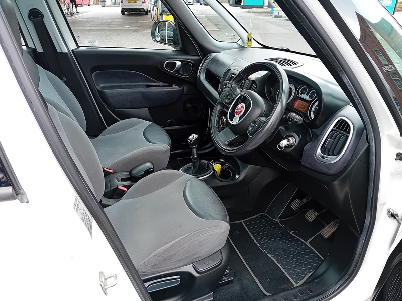 Fiat 500L 1.3 MultiJet Lounge MPV 5dr Diesel Manual Euro 5 (s/s) (85 bhp) - U1829