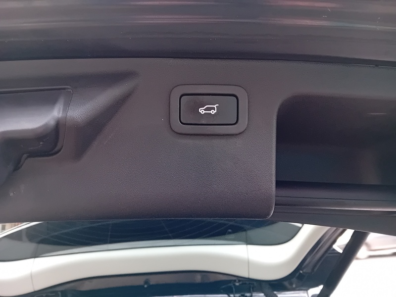 Land Rover Discovery Sport 2.0 TD4 HSE Black SUV 5dr Diesel Auto 4WD Euro 6 (s/s) (180 ps) - U1831