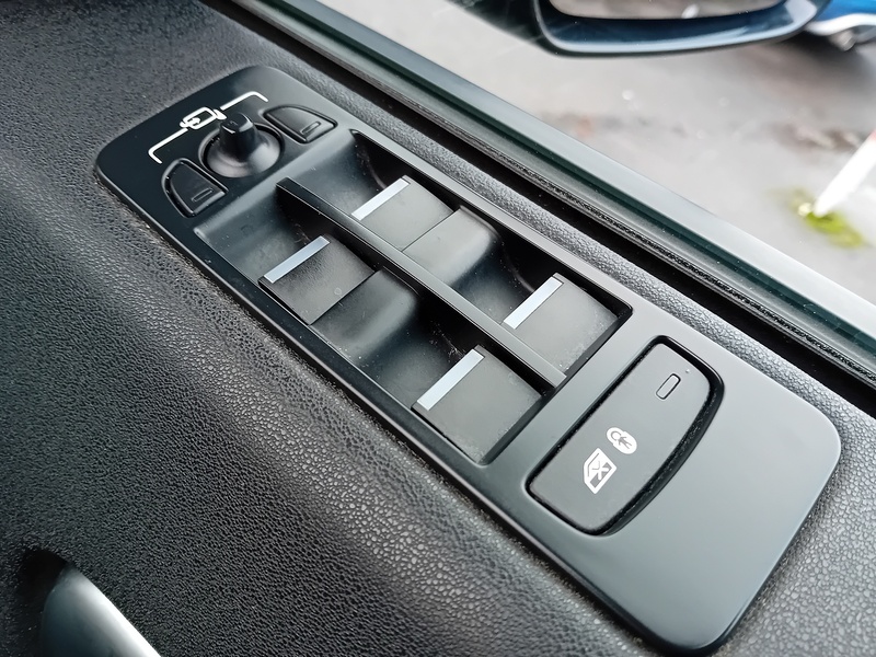 Land Rover Discovery Sport 2.0 TD4 HSE Black SUV 5dr Diesel Auto 4WD Euro 6 (s/s) (180 ps) - U1831