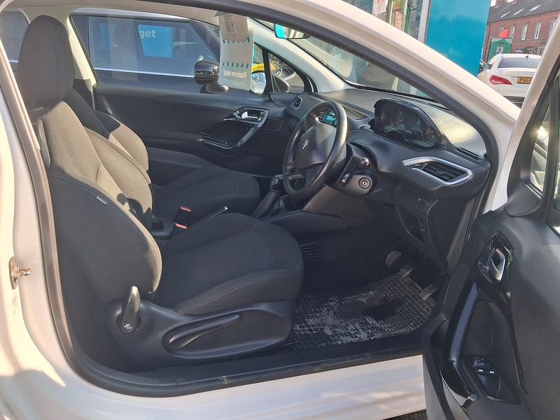 Peugeot 208 1.2 VTi Access+ Hatchback 3dr Petrol Manual Euro 5 (82 ps) - U1860