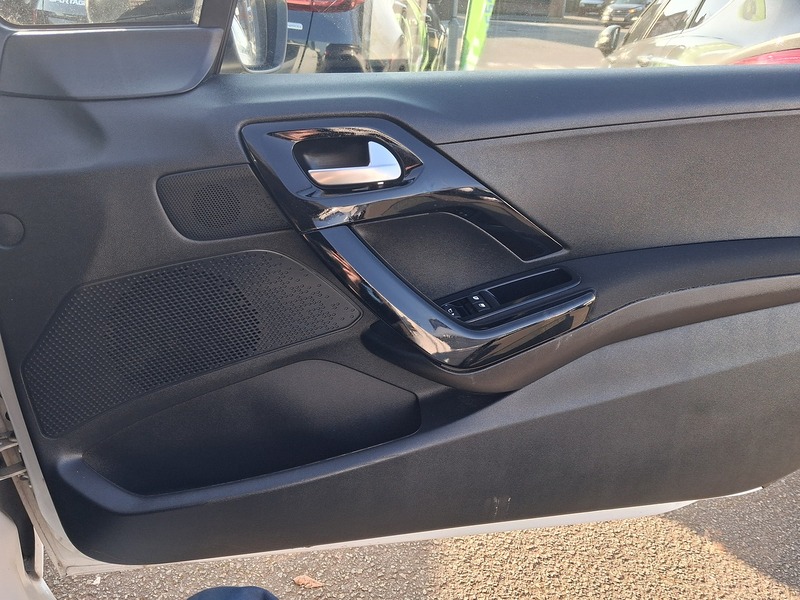 Peugeot 208 1.2 VTi Access+ Hatchback 3dr Petrol Manual Euro 5 (82 ps) - U1860