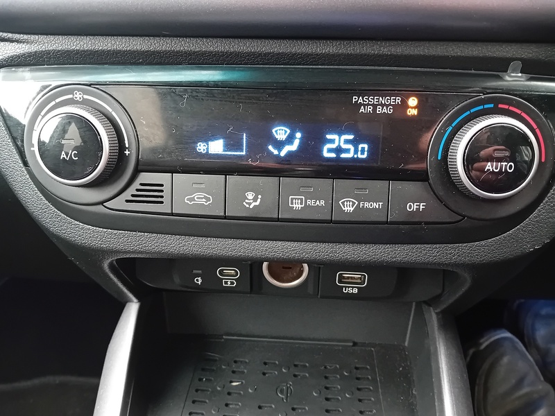 Hyundai i10 1.2 Premium Hatchback 5dr Petrol Auto Euro 6 (s/s) (79 ps) - U1865