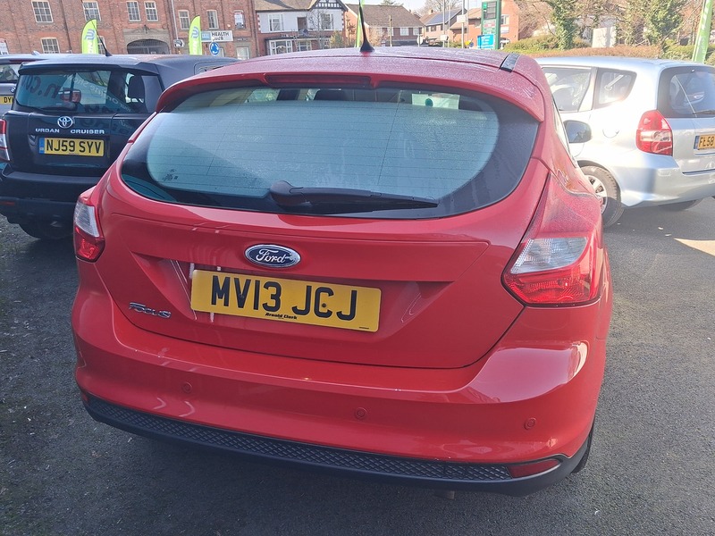 Ford Focus 1.6 Zetec Hatchback 5dr Petrol Powershift Euro 5 (125 ps) - U1870