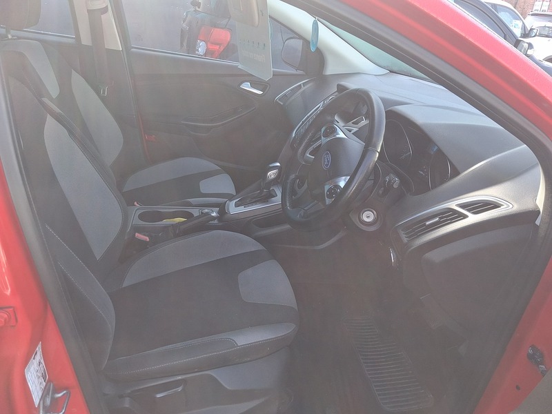Ford Focus 1.6 Zetec Hatchback 5dr Petrol Powershift Euro 5 (125 ps) - U1870
