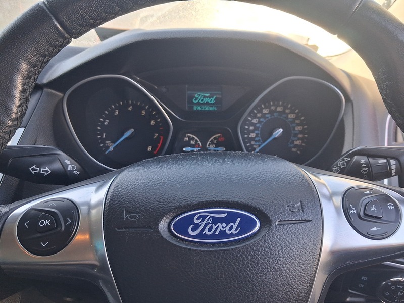 Ford Focus 1.6 Zetec Hatchback 5dr Petrol Powershift Euro 5 (125 ps) - U1870