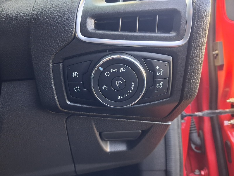 Ford Focus 1.6 Zetec Hatchback 5dr Petrol Powershift Euro 5 (125 ps) - U1870