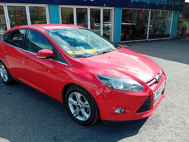 Ford Focus 1.6 Zetec Hatchback 5dr Petrol Powershift Euro 5 (125 ps) - U1870