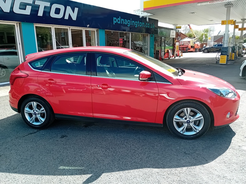 Ford Focus 1.6 Zetec Hatchback 5dr Petrol Powershift Euro 5 (125 ps) - U1870