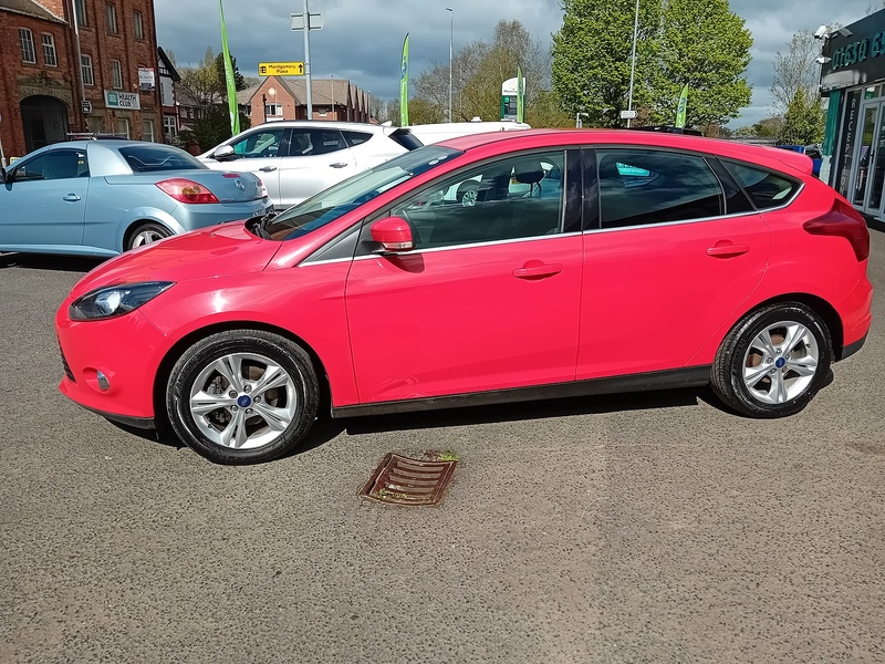 Ford Focus 1.6 Zetec Hatchback 5dr Petrol Powershift Euro 5 (125 ps) - U1870