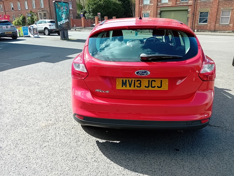 Ford Focus 1.6 Zetec Hatchback 5dr Petrol Powershift Euro 5 (125 ps) - U1870