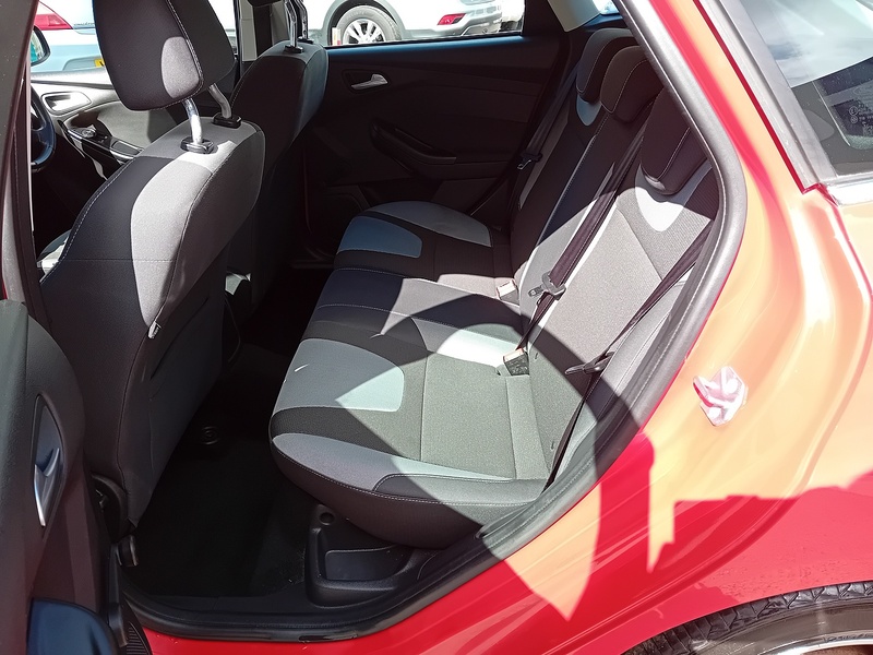 Ford Focus 1.6 Zetec Hatchback 5dr Petrol Powershift Euro 5 (125 ps) - U1870