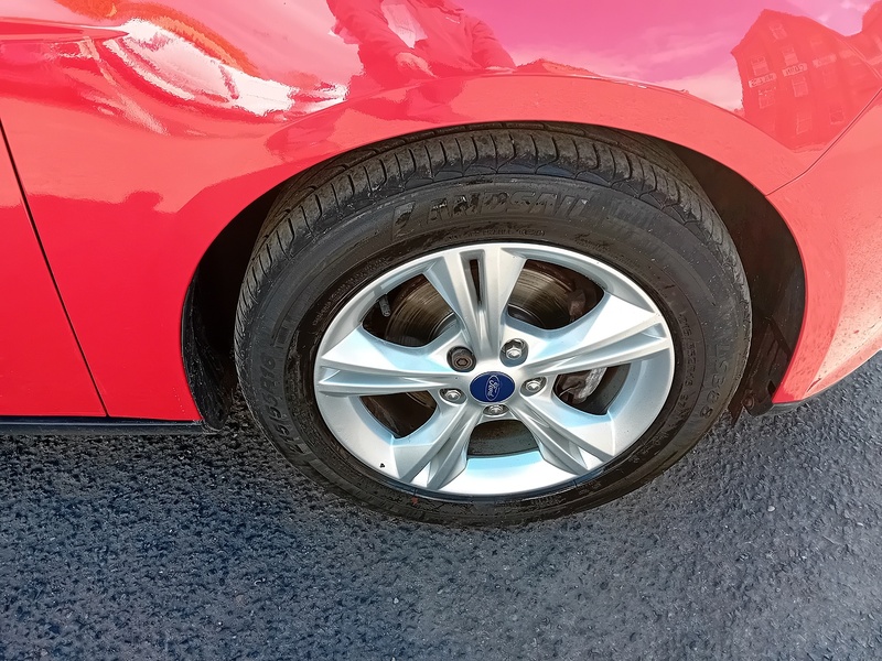 Ford Focus 1.6 Zetec Hatchback 5dr Petrol Powershift Euro 5 (125 ps) - U1870