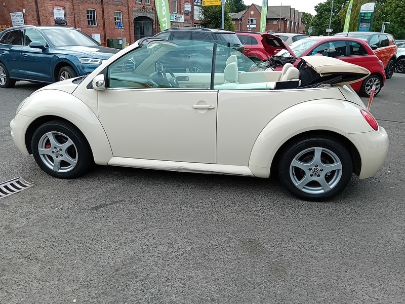 Volkswagen Beetle 1.6 Cabriolet 2dr Petrol Manual Euro 4 (102 ps) - U1896