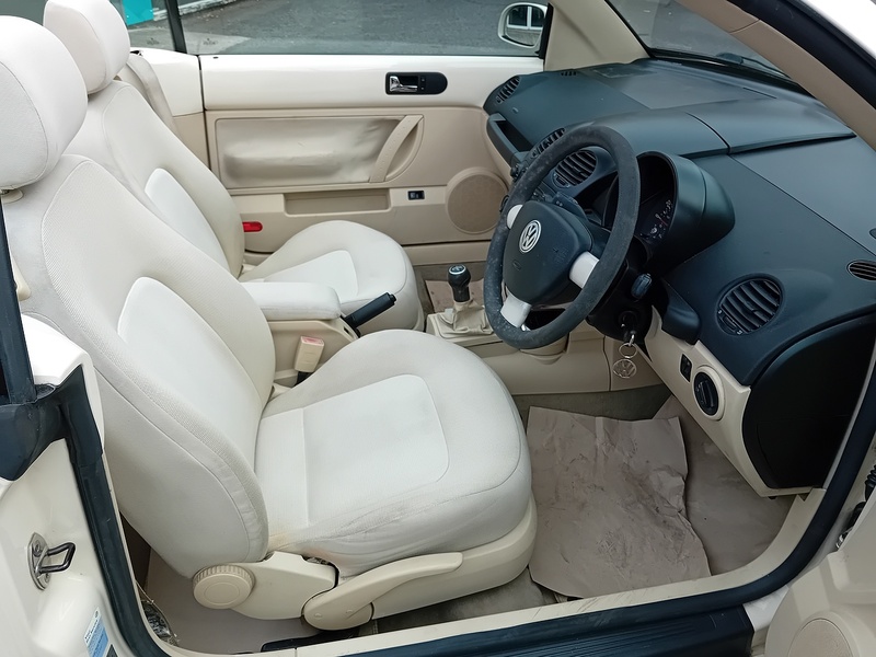 Volkswagen Beetle 1.6 Cabriolet 2dr Petrol Manual Euro 4 (102 ps) - U1896