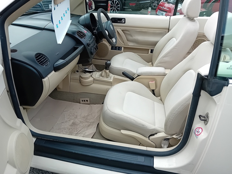 Volkswagen Beetle 1.6 Cabriolet 2dr Petrol Manual Euro 4 (102 ps) - U1896