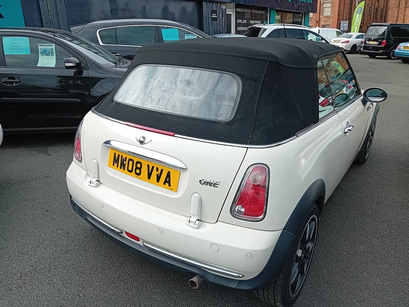 MINI Convertible 1.6 One Sidewalk Convertible 2dr Petrol Manual Euro 4 (90 ps) - U1909
